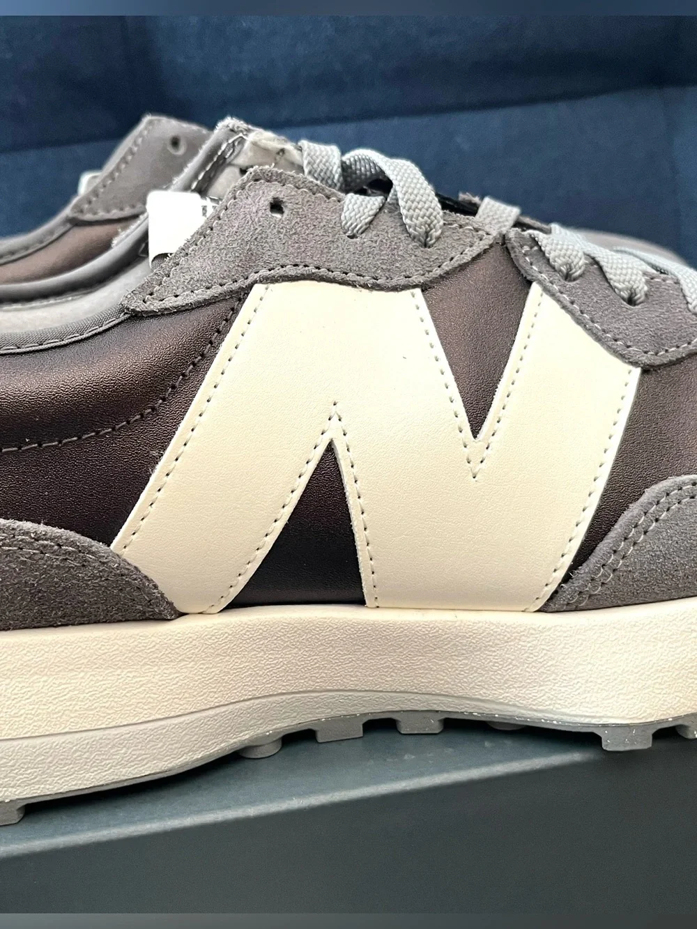 New Balance 327  Sneakers METALLIC Expresso Leather / White Men 10 / Women 11.5